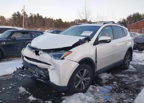 2016 Toyota Rav4 Xle z USA, uszkodzony, nr VIN 2T3RFREV7GW462141
